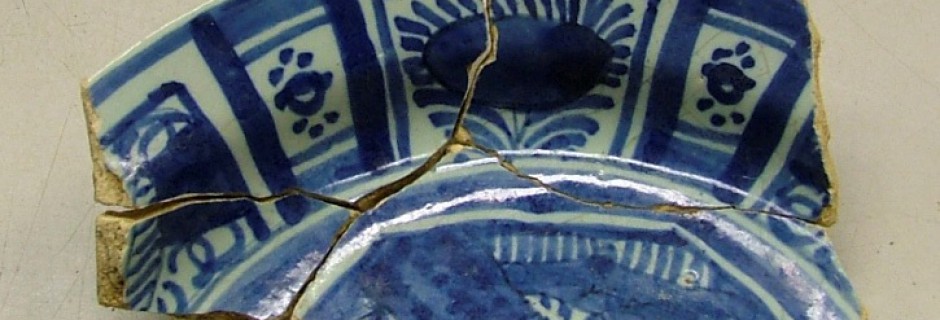 Scherf faience rond 1750, collectie VLAK